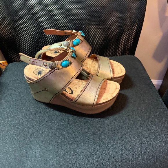 OTBT LAYOVER IN GOLD HEELED SANDALS Discounted - Picture 2 of 5